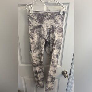 Lululemon Train Times leggings pants Size 4 Gray Breeze By White Light Cast Yoga